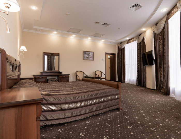 Номер люкс (с завтраком) - Гостиница «Гранд Отель Старый Оскол»