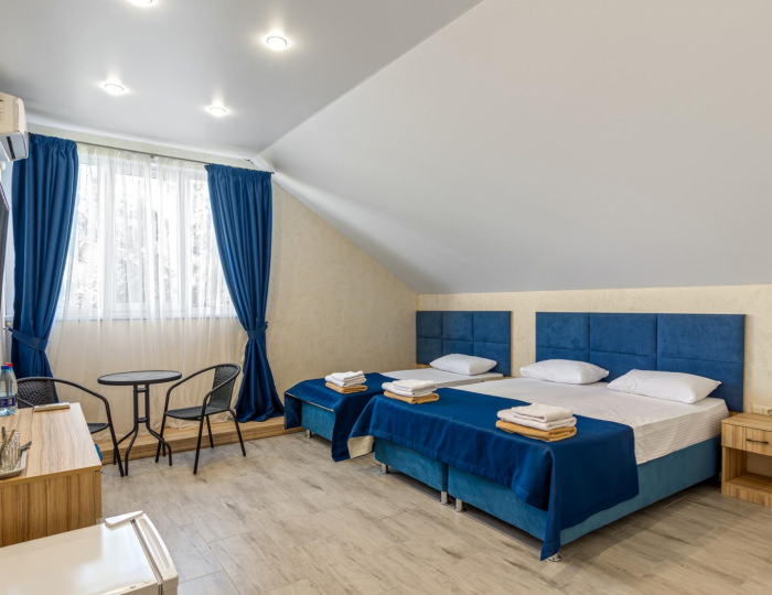 Трехместный номер Deluxe c кроватью размера "King Size" и видом на море - Отель GemstButikHotel / ГемстБутикОтель Геленджик