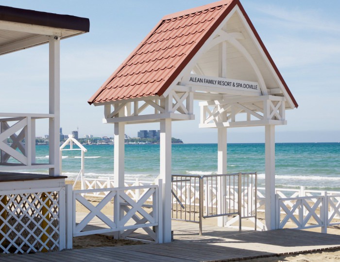 Песчаный пляж - Отель Resort & Spa Doville 5* / СПА отель Довиль 5*