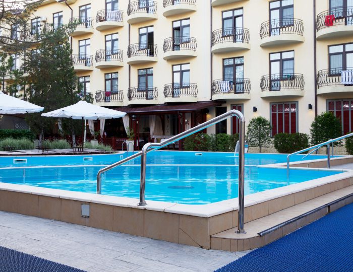 Бассейн у ресторана - Отель Resort & Spa Doville 5* / СПА отель Довиль 5*