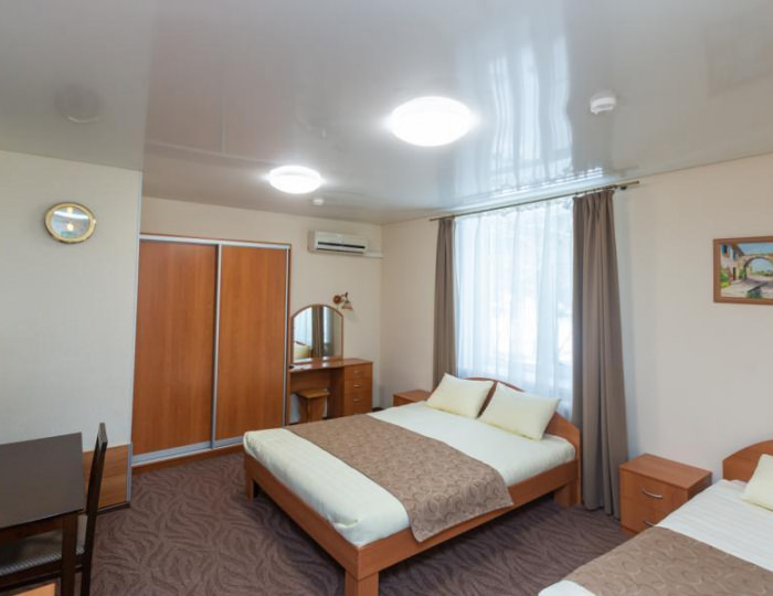 3-местный номер стандарт №101, 104 - Пансионат «Старые друзья» Белокуриха