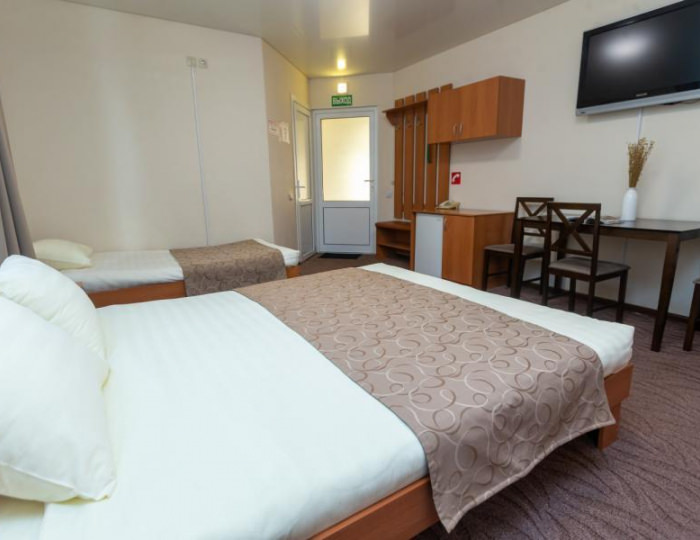 3-местный номер стандарт №101, 104 - Пансионат «Старые друзья» Белокуриха