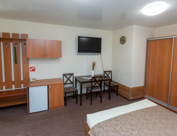 3-местный номер стандарт №101, 104 - Пансионат «Старые друзья» Белокуриха