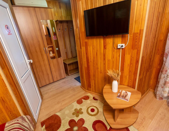 Номер эконом с 1 двуспальной кроватью №1-9 - Пансионат «Старые друзья» Белокуриха