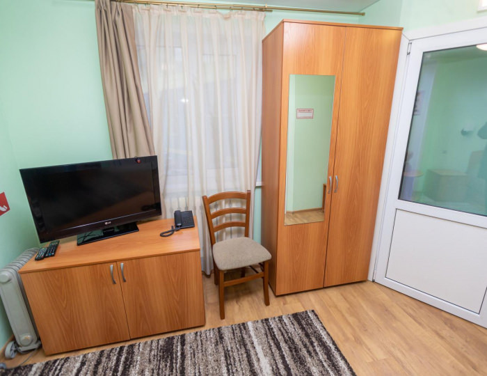 Номер эконом с 1 двуспальной кроватью №12, 13 - Пансионат «Старые друзья» Белокуриха