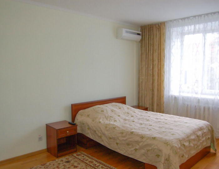 Номер стандарт с 1 односпальной и 1 двуспальной кроватью - Мини-отель «Гарант» Белокуриха