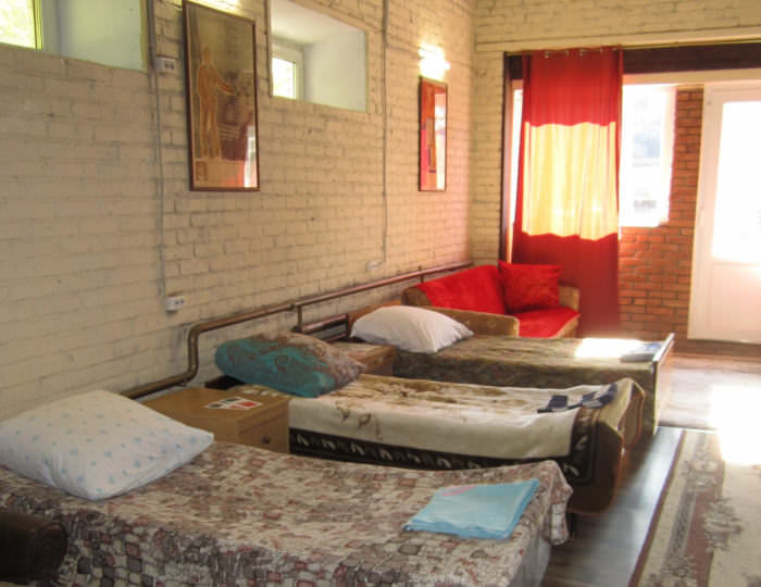 Кровать в 3-местном общем номере - Гостевой дом «Виктория» Барнаул