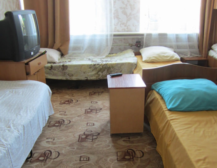 Кровать в 5-местном общем женском номере - Гостевой дом «Виктория» Барнаул