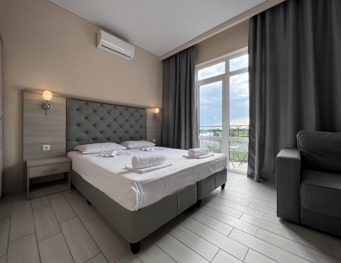 4-местный номер люкс с балконом - Отель Moon / Мун Геленджик