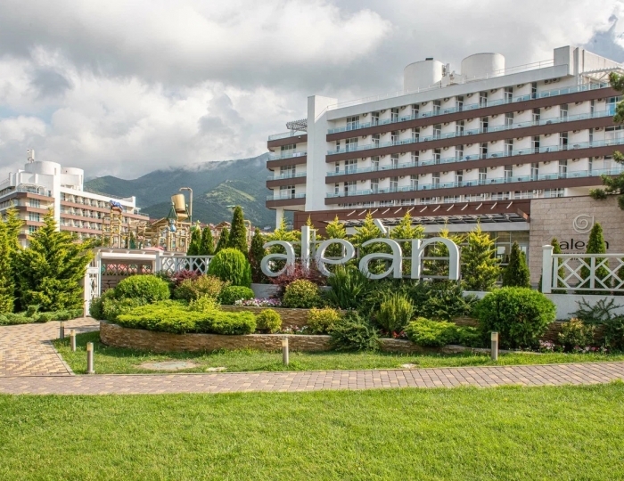 Отель Alean Family Biarritz / Алеан Фэмили Биарриц