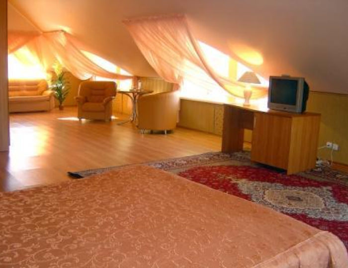 1-комнатные апартаменты стандарт (с завтраком, мансарда) - Гостиница «Аристократ» Сергиев Посад