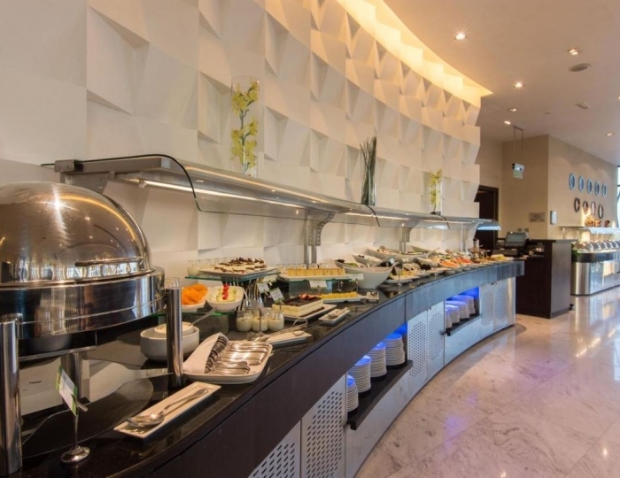 Holiday Inn Abu Dhabi, an IHG Hotel 4 звезды, Абу-Даби, ОАЭ