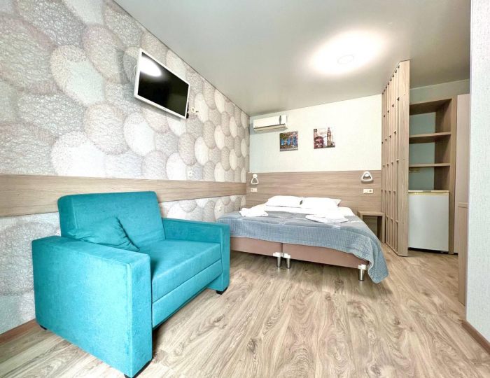 3-местный номер стандарт с 1 двуспальной кроватью и креслом - Гостевой дом «Яна» Геленджик