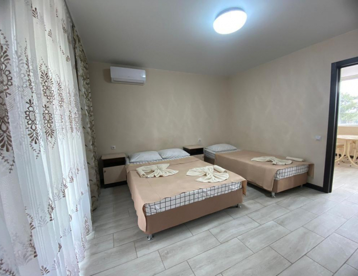 Комната стандарт с 1 односпальной и 1 двуспальной кроватью №6 - Гостевой дом «На Тургенева» Геленджик