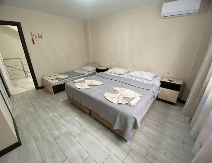 Комната стандарт с 1 односпальной и 1 двуспальной кроватью №7 - Гостевой дом «На Тургенева» Геленджик