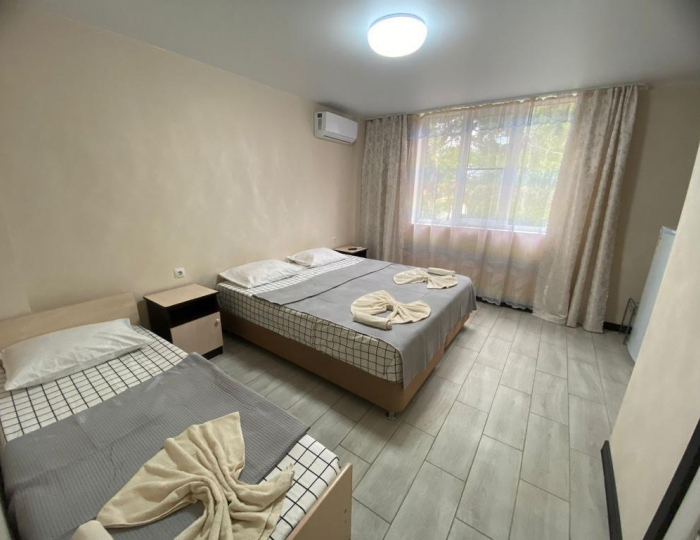 Комната стандарт с 1 односпальной и 1 двуспальной кроватью №7 - Гостевой дом «На Тургенева» Геленджик