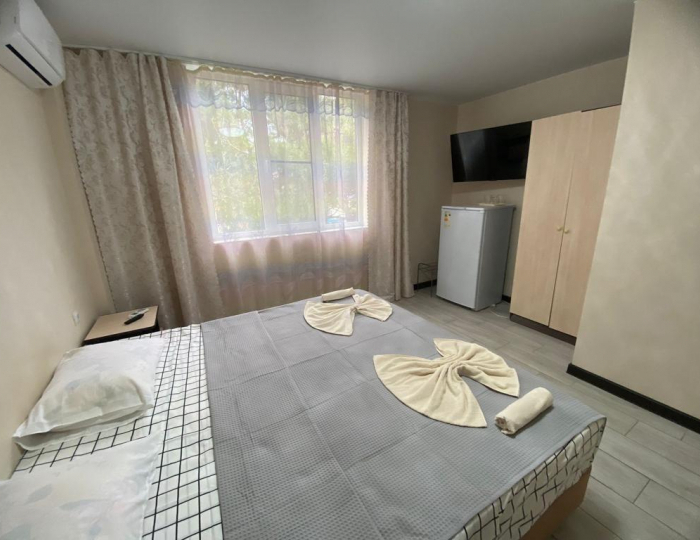 Комната стандарт с 1 односпальной и 1 двуспальной кроватью №7 - Гостевой дом «На Тургенева» Геленджик