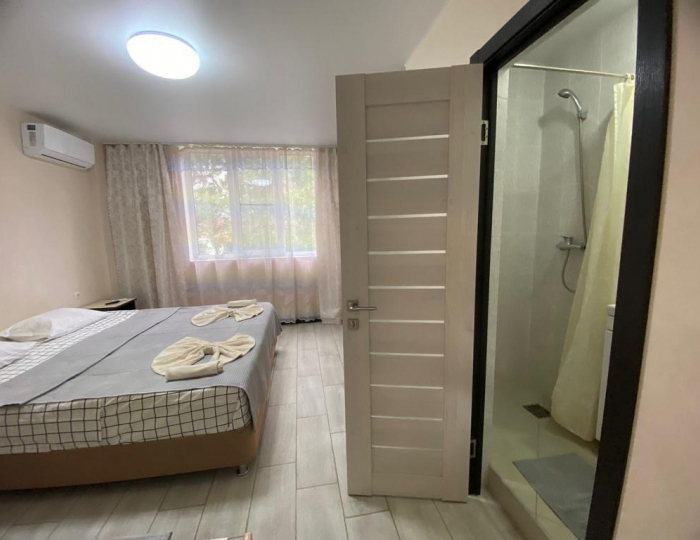 Комната стандарт с 1 односпальной и 1 двуспальной кроватью №7 - Гостевой дом «На Тургенева» Геленджик