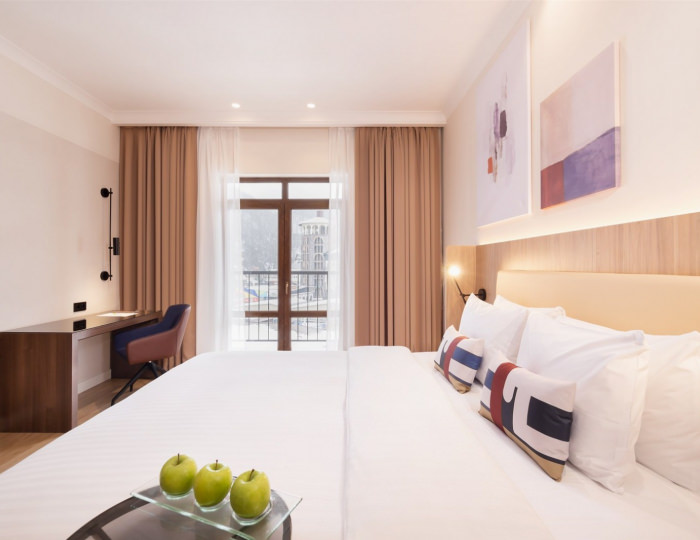 Стандарт с одной двуспальной кроватью - Отель Courtyard Marriott Sochi Krasnaya Polyana / Кортъярд Марриотт Сочи Красная Поляна