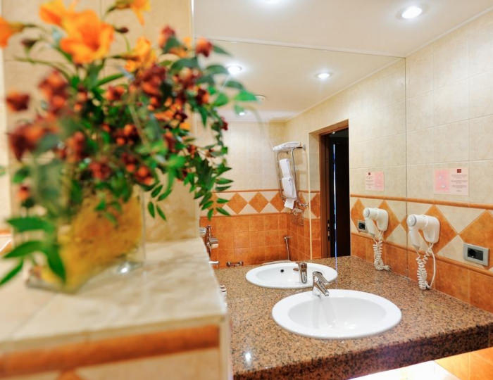 Номер стандарт комфорт с 1 двуспальной кроватью (с завтраком) - Гостиница «Пенза» Пенза