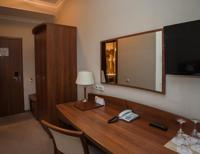 Номер стандарт с 1 двуспальной кроватью и балконом (с полупансионом) - Гостиница HELIOPARK Residence / Гелиопарк Резиденс Пенза