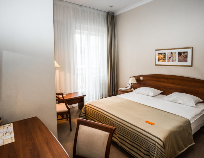 Номер стандарт с 1 двуспальной кроватью и балконом - Гостиница HELIOPARK Residence / Гелиопарк Резиденс Пенза