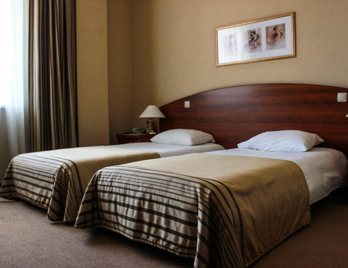 Номер стандарт с 2 односпальными кроватями и балконом - Гостиница HELIOPARK Residence / Гелиопарк Резиденс Пенза