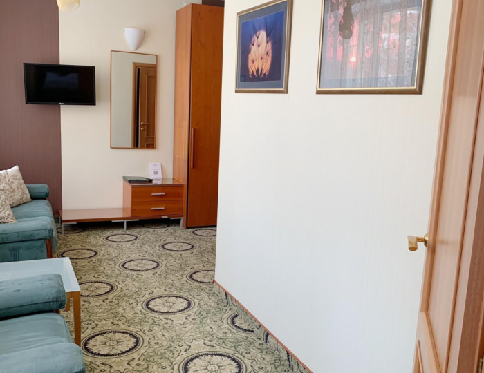 2-комнатный номер полулюкс семейный CORP - Гостиница «Для Вас» Пенза