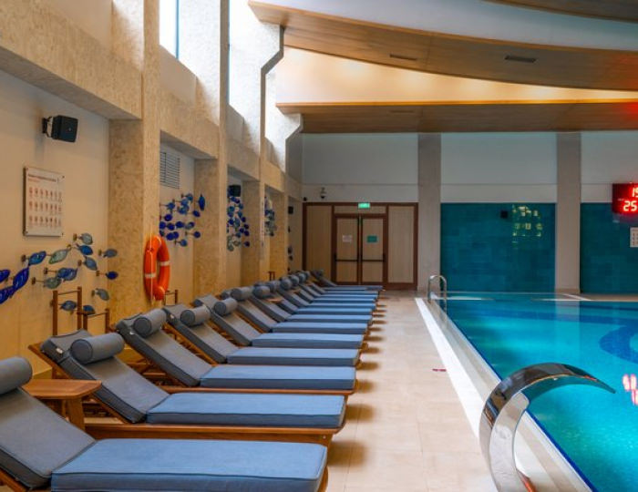 Крытый бассейн - Отель Марриотт Красная Поляна / Sochi Marriott Krasnaya Polyana