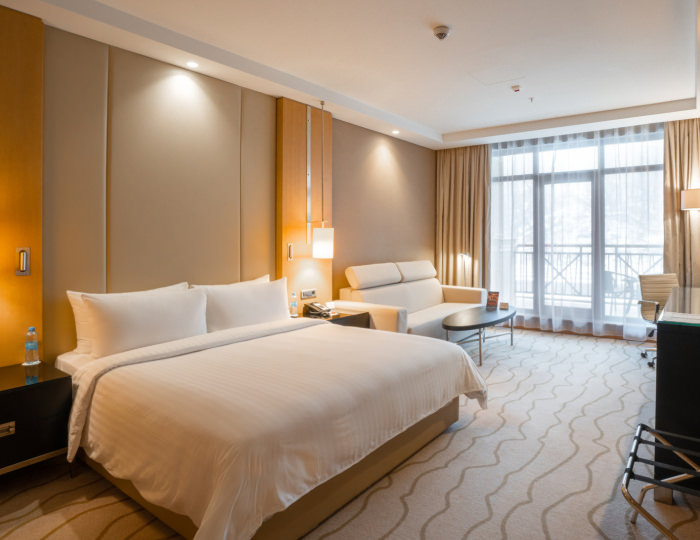 Делюкс с видом на горы с одной двуспальной кроватью - Отель Марриотт Красная Поляна / Sochi Marriott Krasnaya Polyana