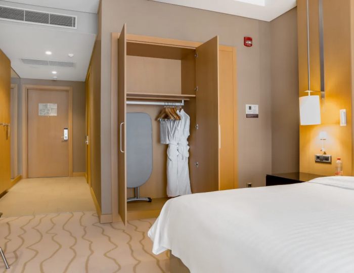 Номер Делюкс для людей с ограниченными физическими возможностями - Отель Марриотт Красная Поляна / Sochi Marriott Krasnaya Polyana