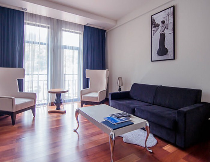 Полулюкс с балконом (вид на площадь) - Отель Рэдиссон Роза Хутор / Radisson Rosa Khutor