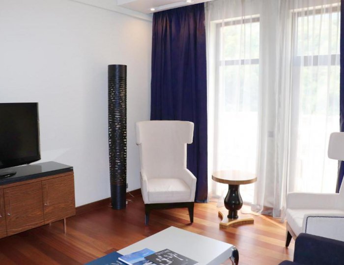 Полулюкс (вид на площадь) - Отель Рэдиссон Роза Хутор / Radisson Rosa Khutor