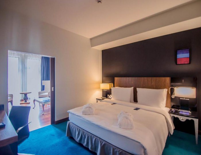 Полулюкс с балконом (вид на площадь) - Отель Рэдиссон Роза Хутор / Radisson Rosa Khutor