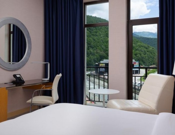 Премиум с балконом (вид на реку) - Отель Рэдиссон Роза Хутор / Radisson Rosa Khutor