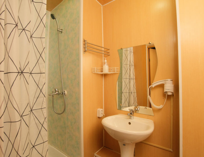 Номер комфорт улучшенный с 1 двуспальной кроватью - Отель «Сибирь» Шерегеш