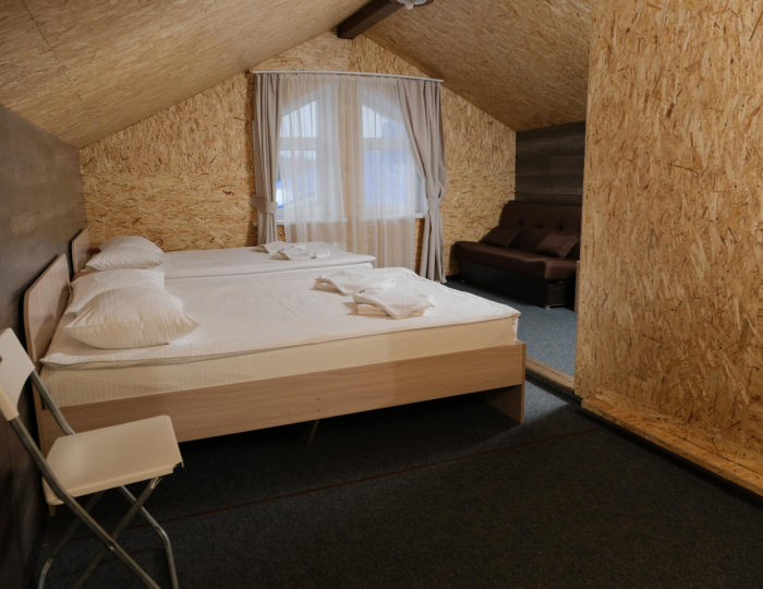 Номер комфорт с 1 односпальной и 2 двуспальными кроватями (мансарда) - Отель «Сибирь» Шерегеш