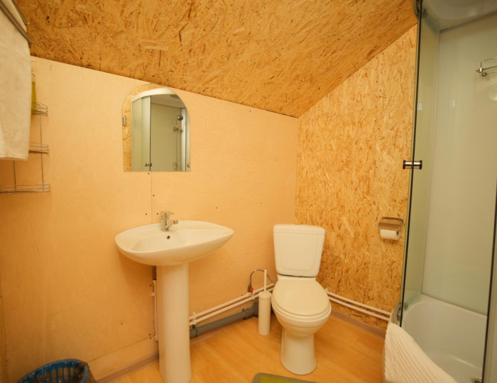 Номер комфорт с 1 односпальной и 2 двуспальными кроватями (мансарда) - Отель «Сибирь» Шерегеш