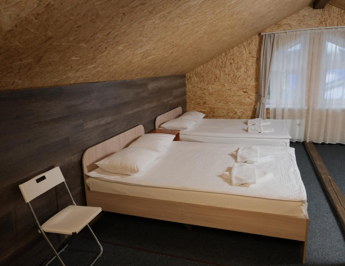 Номер комфорт с 1 односпальной и 2 двуспальными кроватями (мансарда) - Отель «Сибирь» Шерегеш