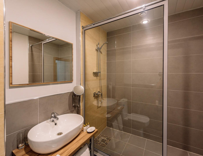 Номер стандарт улучшенный с 1 двуспальной кроватью - Отель «Стандарт» Смоленск