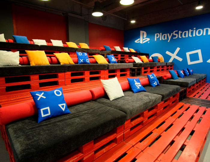 Зал кинотеатра - Отель Riders Lodge / Райдерс Лодж