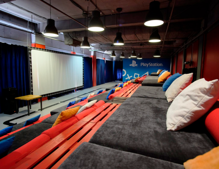 Кинотеатр - Отель Riders Lodge / Райдерс Лодж