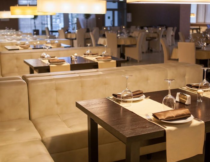 Зал в ресторане «Eclair» - Отель Sea Galaxy Hotel Congress & SPA / Си Гэлакси