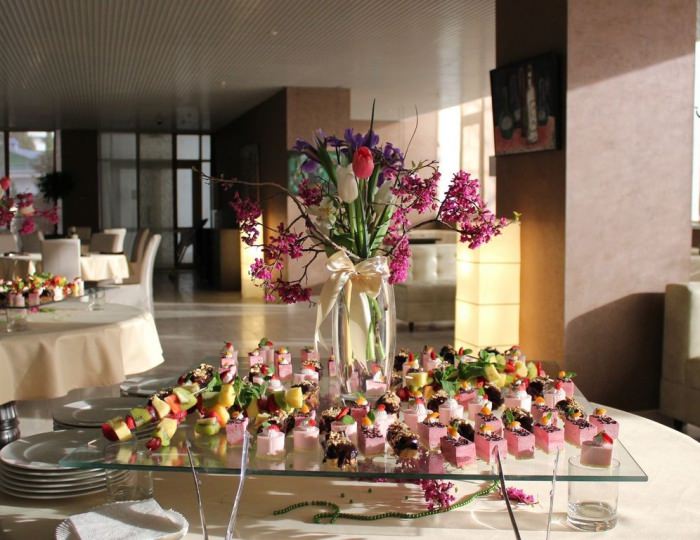 Зал в ресторане «Eclair» - Отель Sea Galaxy Hotel Congress & SPA / Си Гэлакси