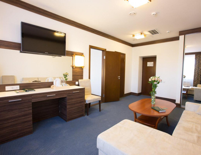 Номер люкс улучшенный с 1 двуспальной кроватью - Отель «Президент» Уфа