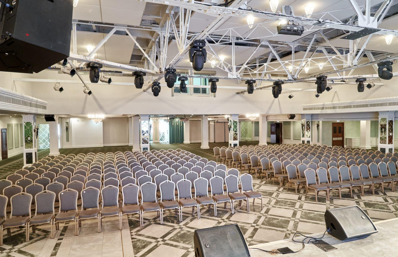 Орыс келіншек қартпен жыныстық қатынасқа түсіп, такси ақысын төледі. Писка фотосуреттерін салыстыру