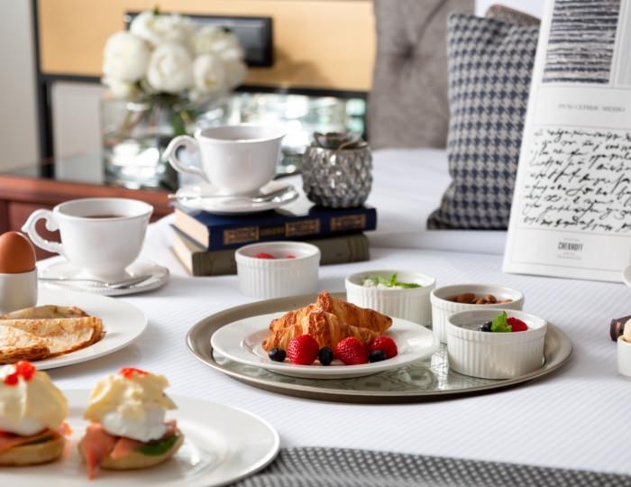 Room-service - Отель Chekhoff Hotel Moscow Curio Collection by Hilton / Чехофф Отель Москва Кьюрио Коллекшн бай Хилтон