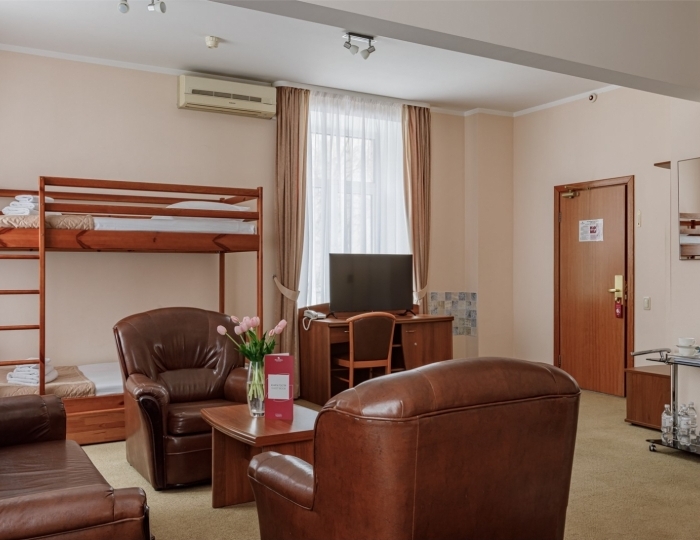 Семейный (Двуспальная кровать + детская двухъярусная) - Отель «Максима Ирбис Отель» Москва