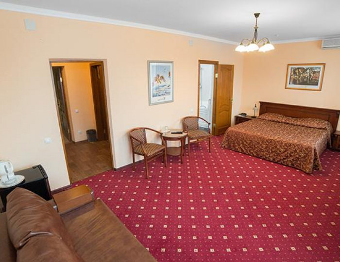 Люкс с 1 комнатой (с джакузи) (с завтраком) - Отель «Улыбка» Старый Оскол