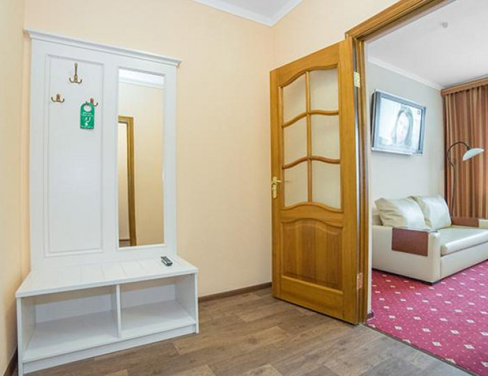 Люкс с 1 комнатой (с джакузи) (с завтраком) - Отель «Улыбка» Старый Оскол